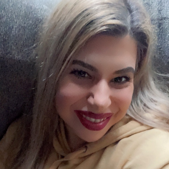 Meet your Posher, Lesley - Picture 1 of 1